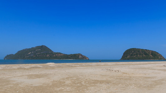 在山姆的投资回报率三百峰海滩，泰国地处热带的海滩。软焦点