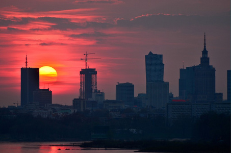 华沙市中心日落
