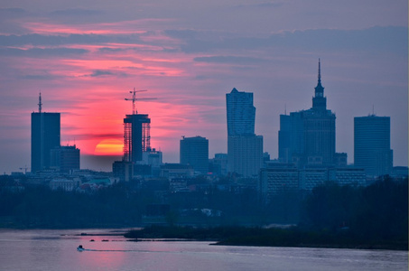 华沙市中心日落