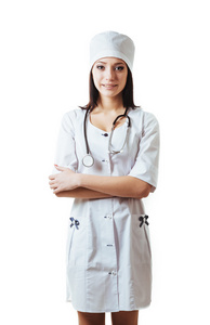 女医疗医生微笑着用听诊器。孤立在白色背景