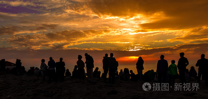 在夕阳的会议人