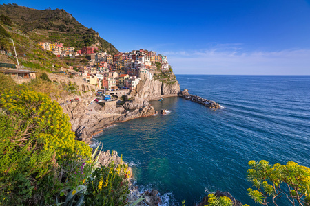 在利古里亚海的 Manarola 镇