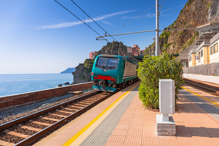 火车站在五渔村国家公园，Manarola