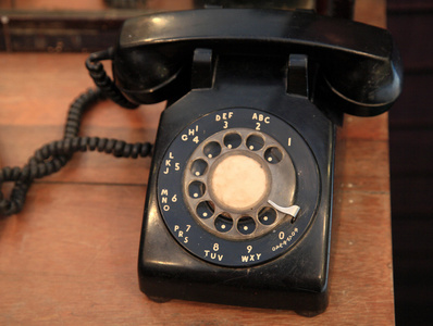 古色古香的老黑电话