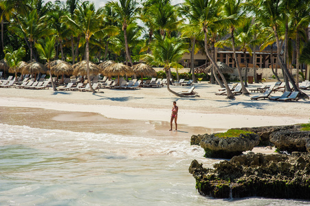 在多米尼加共和国 塞舌尔 加勒比 毛里求斯 菲律宾 巴哈马的远程热带天堂海滩上放松