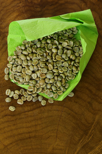绿色 白色 咖啡豆木制背景