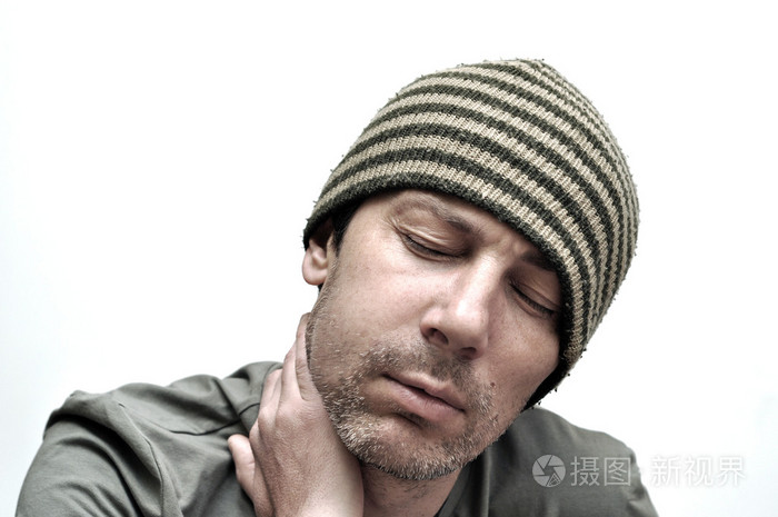 年轻人患牙痛牙齿疼痛有肿胀