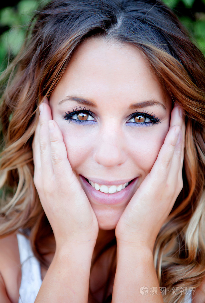 美丽的画像棕色的眼睛的漂亮女孩