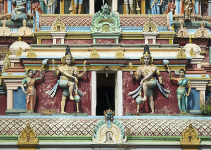 两个 Dwarapalakas，门的主湿婆的守护者