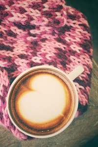 老式的拿铁艺术咖啡用围巾