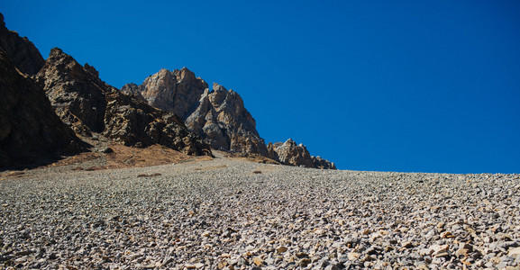 如画的风景，在尼泊尔的安纳布尔纳山的道路上。安纳布尔纳徒步路径