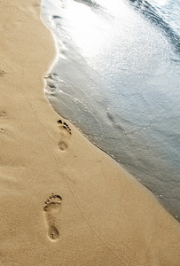 在沙子里的脚步声图片