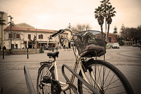 那辆旧自行车停在意大利广场