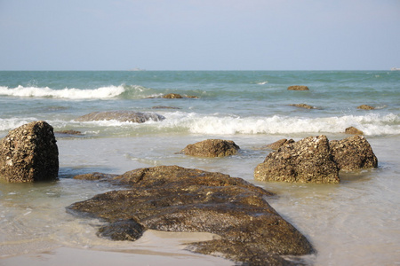 在海滩上的岩石