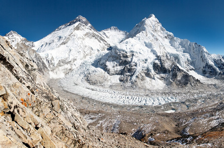 登上珠穆朗玛峰 洛子峰和努视图