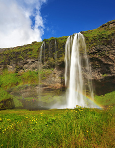 在冰岛 seljalandsfoss 瀑布