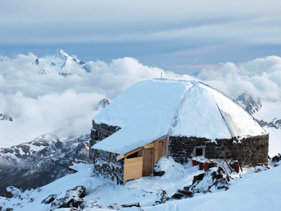 冬季景观与小屋