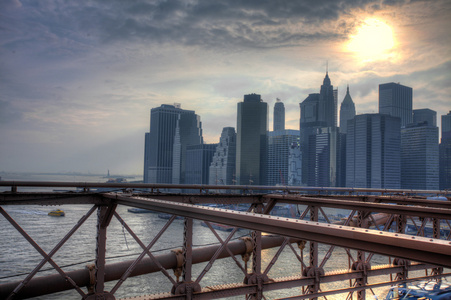 曼哈顿在日落时从布鲁克林大桥