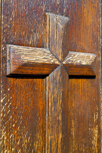castellanza 模糊抽象的门环，在一个封闭的木材