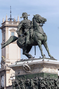 在米兰 Viktor Emmanuel 二世雕像