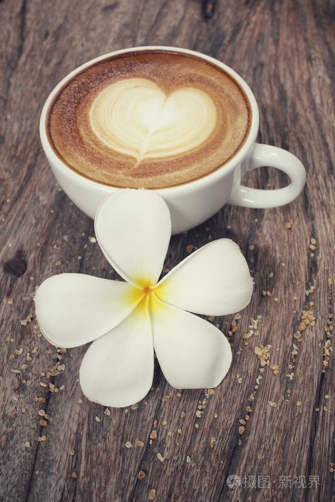温馨的花和咖啡的图片图片