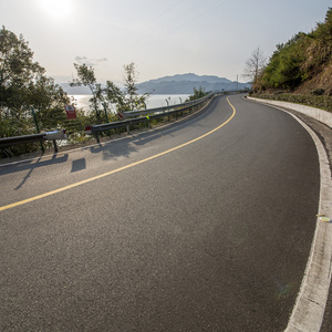 蜿蜒的公路道路