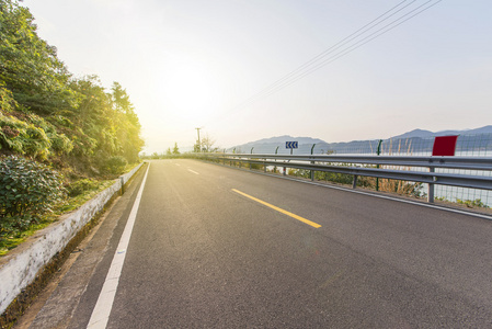 黄昏的山路