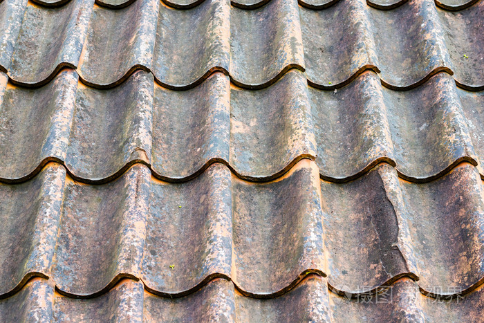 背景的旧屋顶瓦片