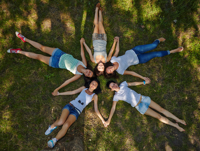 五个女人合照图片-五个女人合照素材-五个女人合照插画-摄图新视界