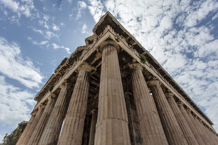 赫多里安寺在古代集市在雅典，希腊   欧洲立面