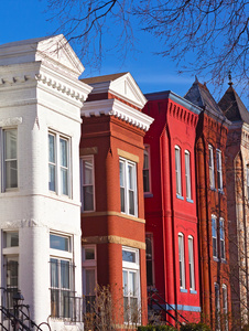 华盛顿特区的彩色砖联排别墅照片