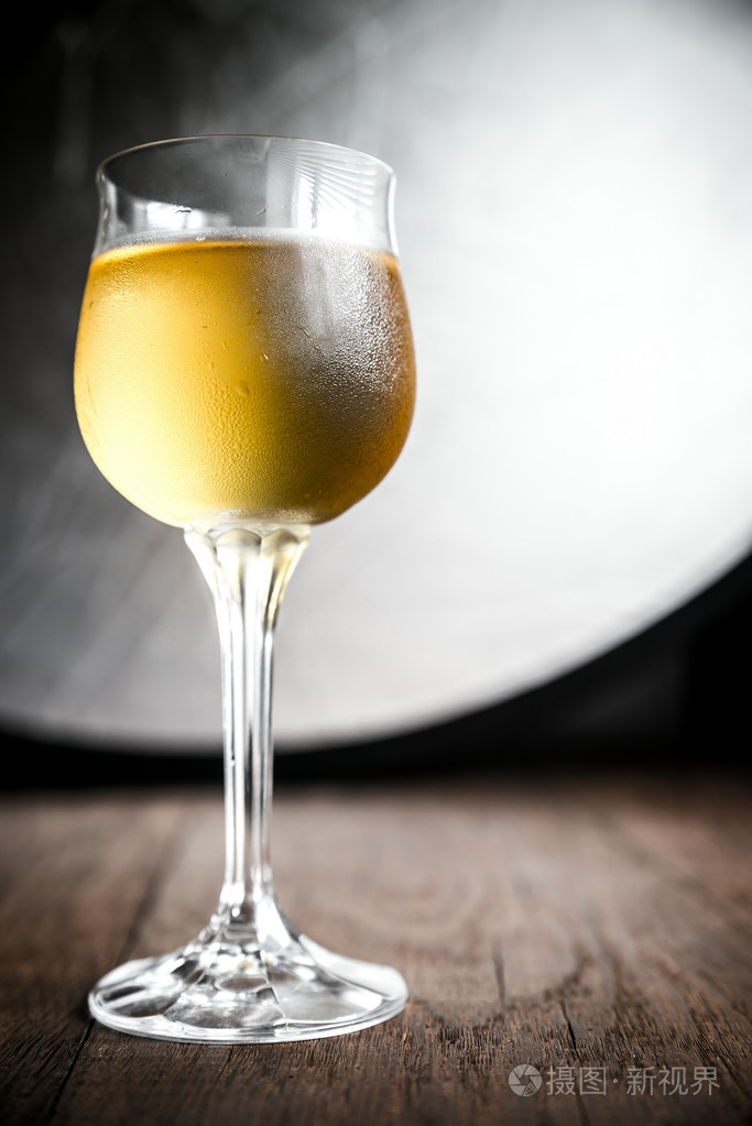 杯白葡萄酒