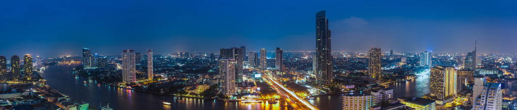 商业建筑曼谷市地区在夜间生活与运输