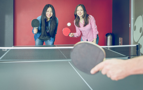 乒乓球比赛的乐趣图片
