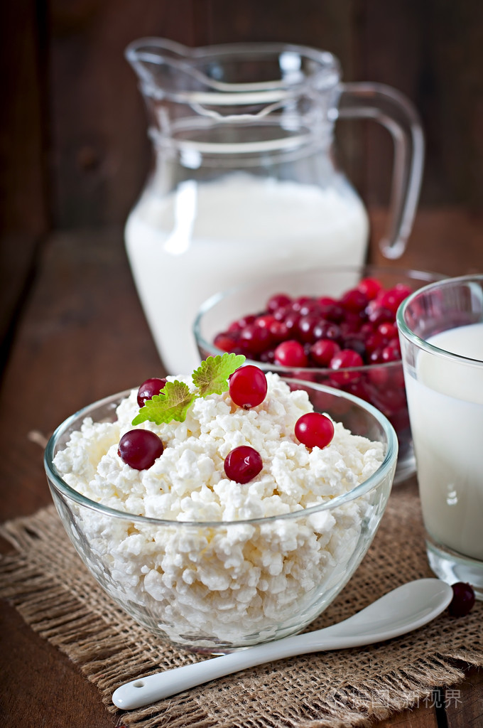 奶酪牛奶和小红莓