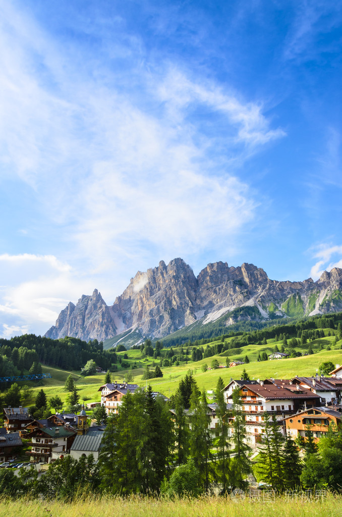 优雅山上风景照片-正版商用图片1j2xt0-摄图新视界