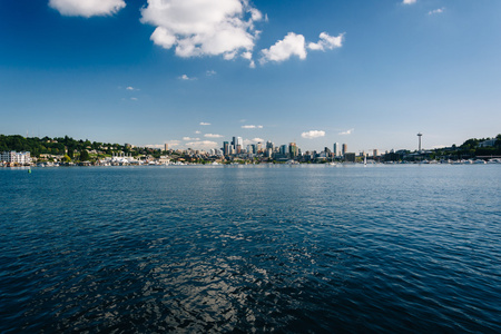 联合湖和视图在华盛顿州西雅图市的天际线