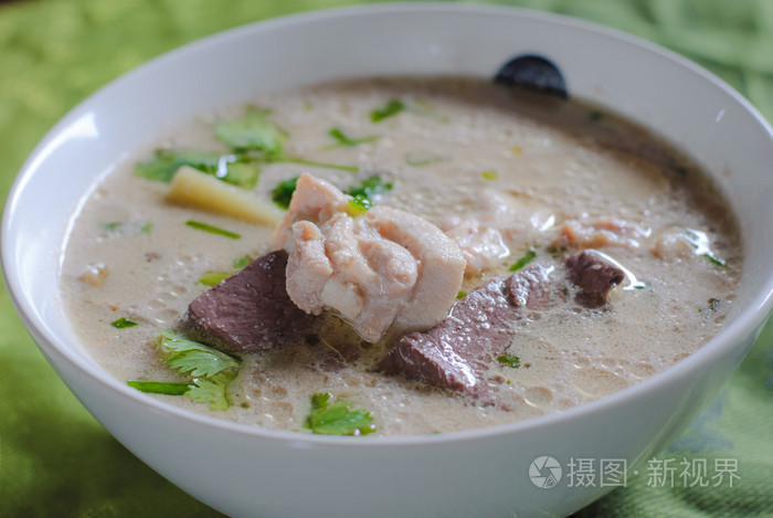 鸡在椰子奶汤泰国食品