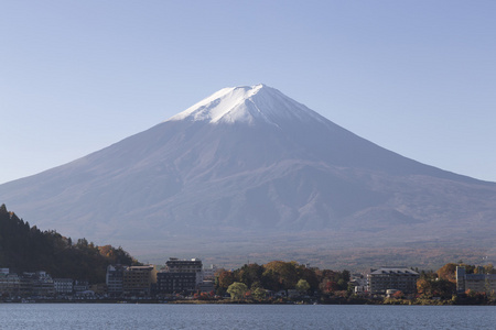 秋天的时候，日本的富士山