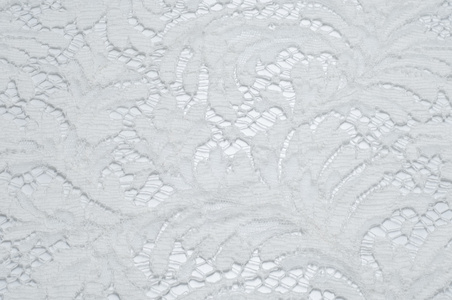 质地蕾丝面料..白色背景工作室的花边。由纱线或线制成的薄织物。通常是棉或丝的一种，用圈线捻线或编织线做成