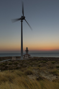 风力涡轮机清洁发电与灯塔
