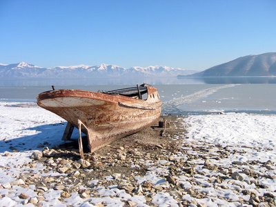 大普雷斯帕湖，马其顿海滩上沉船