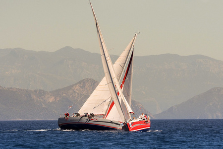 交叉的风帆图片