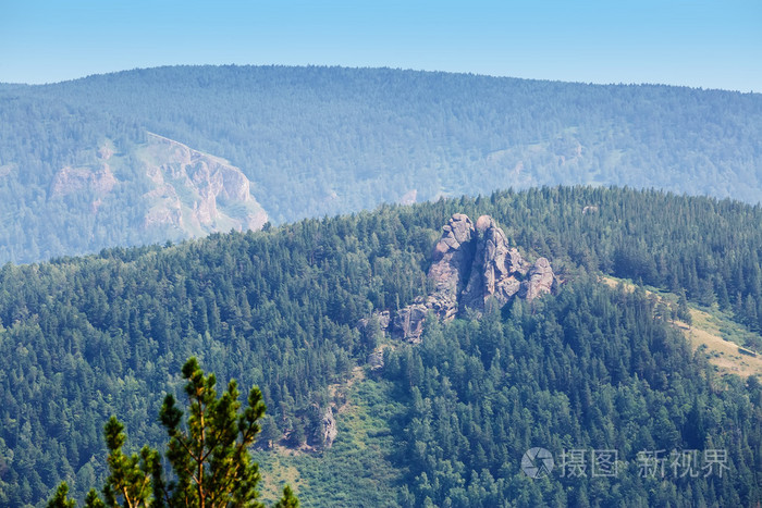 夏日风景木山在俄罗斯