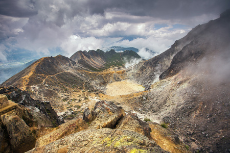 令人惊异的克火山附近宜