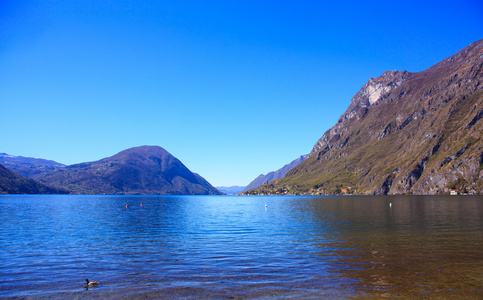 湖 Lugano 或 Ceresio 湖