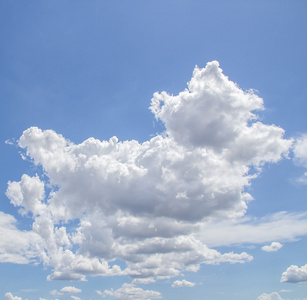 云与蓝蓝的天空背景