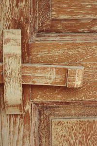 处理老式木制的门，从一所旧房子