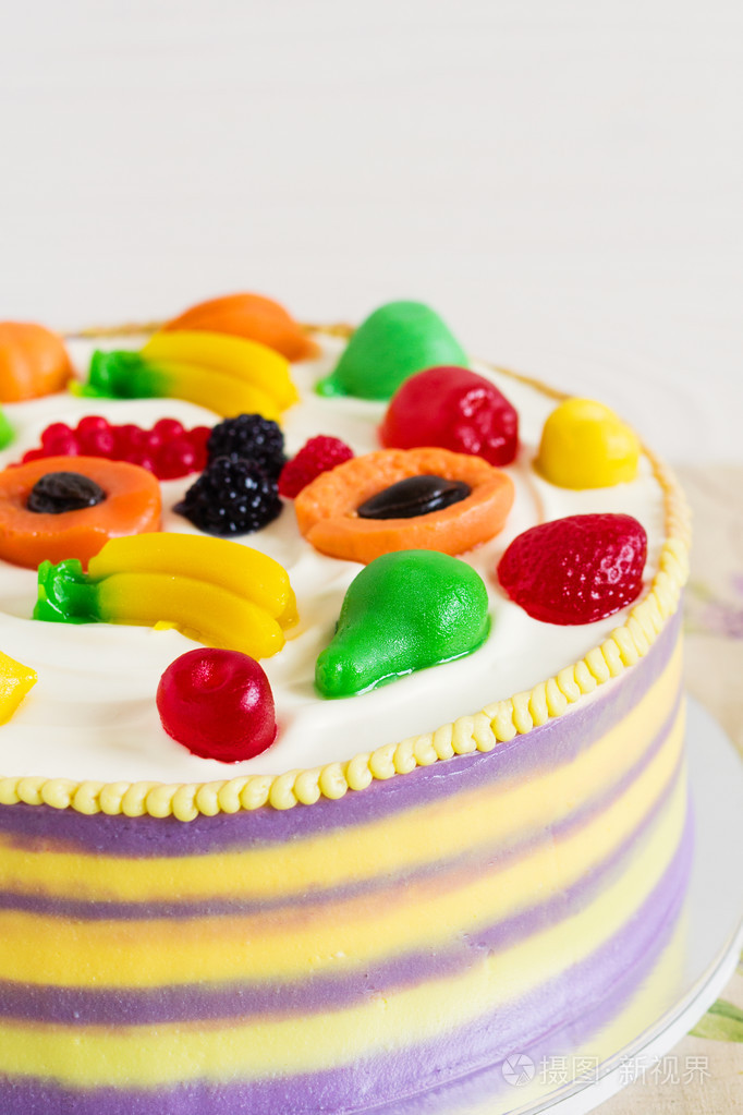 孩子们聚会的水果果冻多彩蛋糕