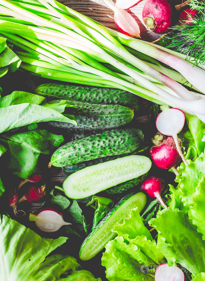 集合在质朴的背景下,绿色蔬菜素食主义者照片-正版商用图片1j5r1i-摄